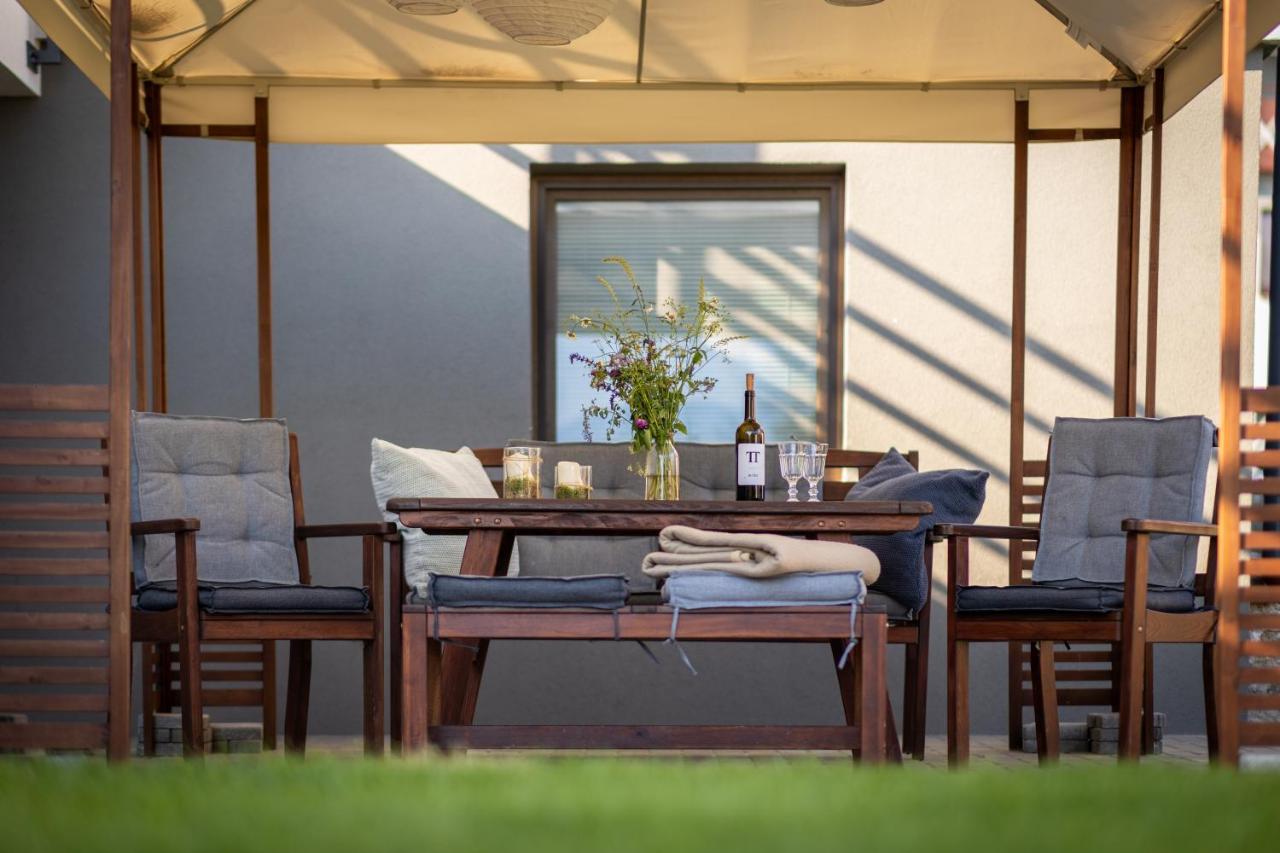 Stylish Apartment Under The Tatras สตราบา ภายนอก รูปภาพ