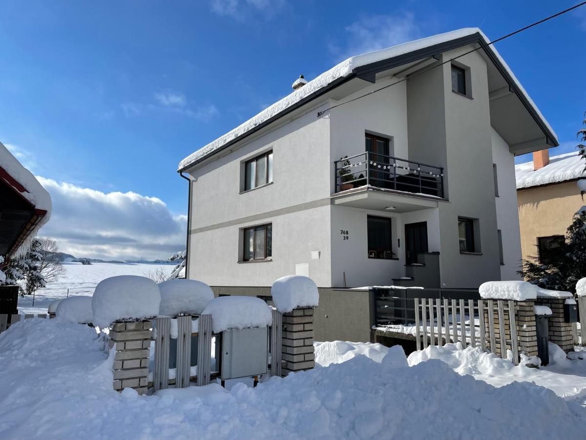 Stylish Apartment Under The Tatras สตราบา ภายนอก รูปภาพ
