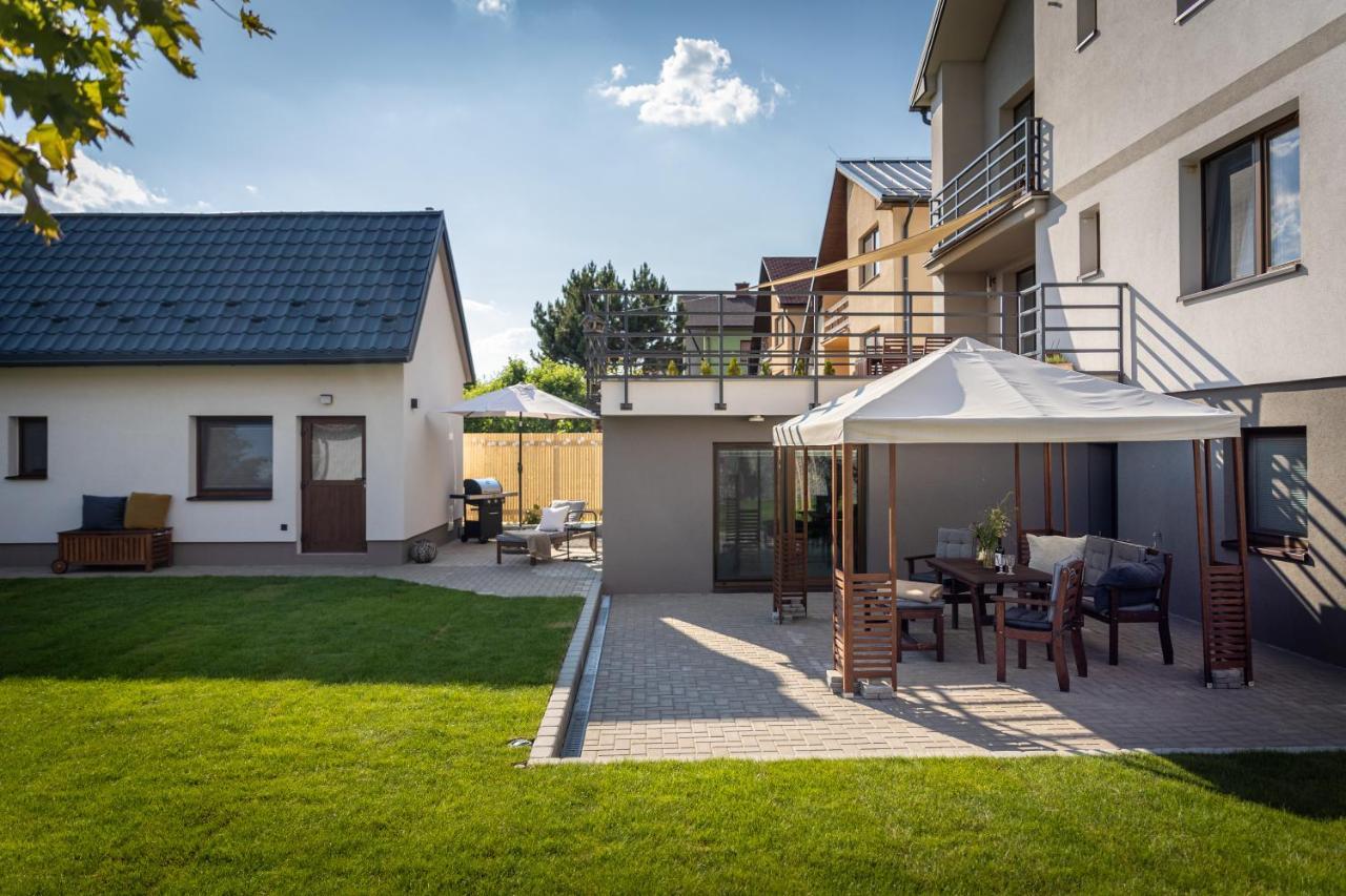 Stylish Apartment Under The Tatras สตราบา ภายนอก รูปภาพ